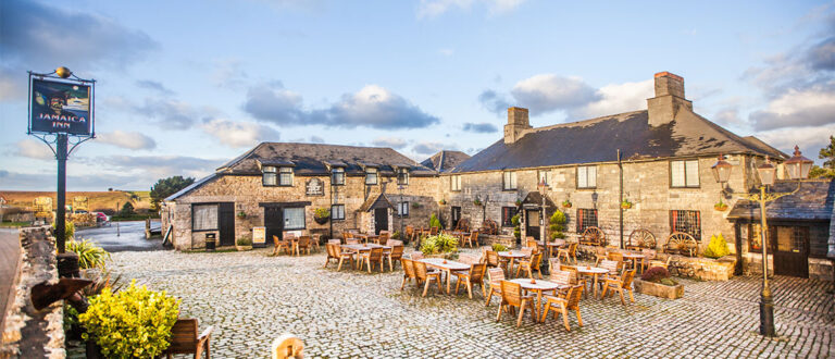 4. Courtyard 768x330