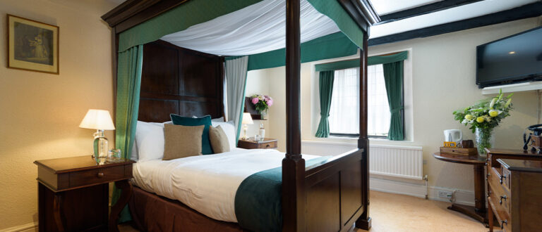 76. Four Poster 768x330