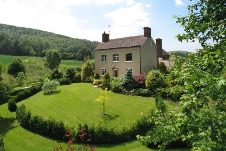 EM Manor House 1024x683 1 768x512
