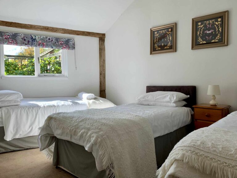 LB bedroom1 768x576