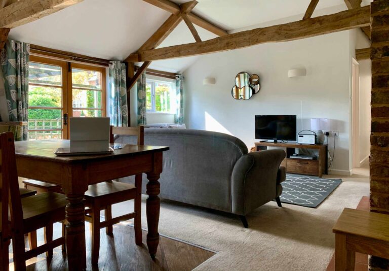 LB sittingroom3 768x534