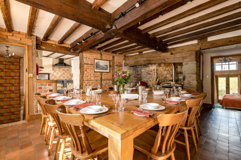MH DiningRoom ACT Mar21 1b 1024x683 1 768x512