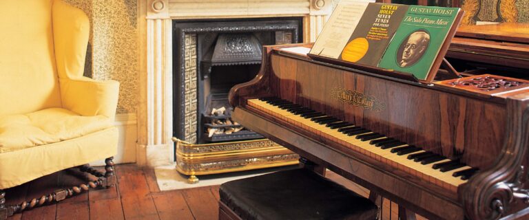 Music Room Piano 768x320