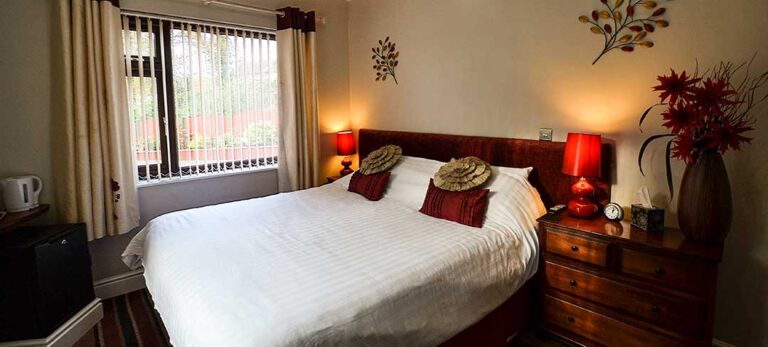 matlock Bed and breakfast room6 768x347