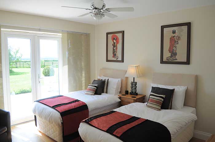 redroom1 1920w