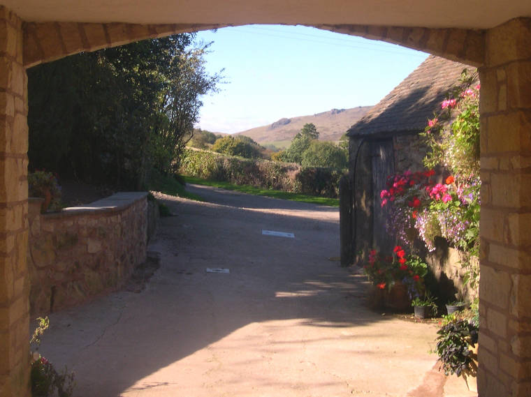 arch 760x569 1