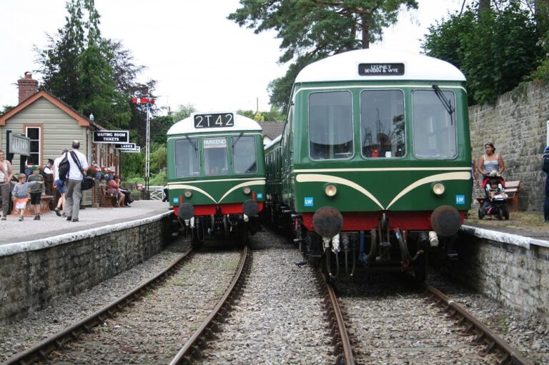 Diesel Multiple Units at Parkend 768x511