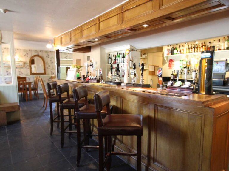 NewHarpInn Bar Inside 1030x773 1 768x576