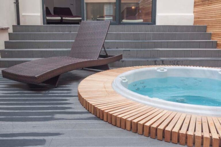 Spa hot tub 768x512