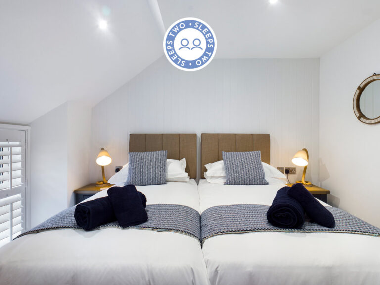 Room 5 Twin or Super King Bed 768x576