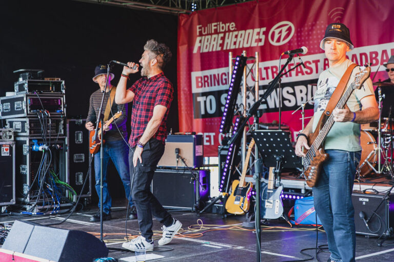 band performing 768x511