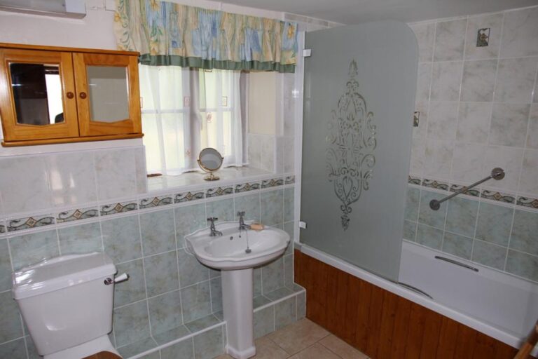 caradoc cottage holiday let uk 1024x682 1 768x512