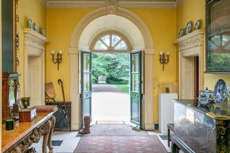 Entrance hall 768x512