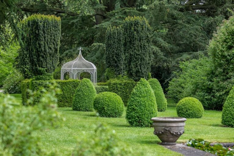 Garden obelisk 1 768x512