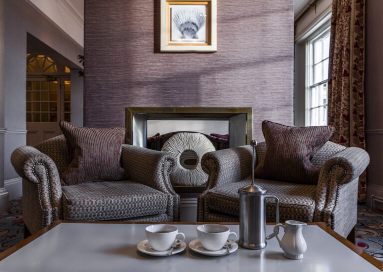 White Lion Hotel Aldeburgh lounge photo the White Lion 768x545