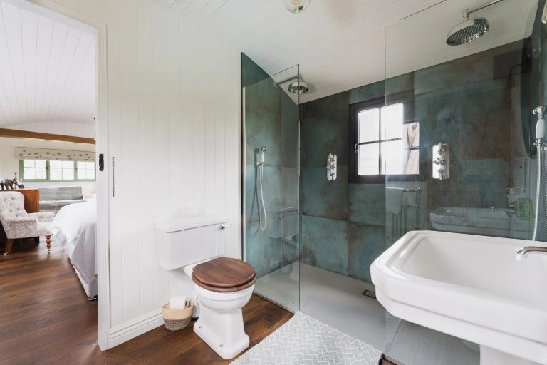 bath2 768x512.jpg