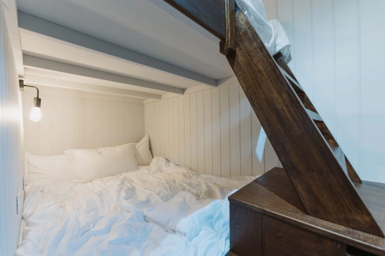 bed2.1 768x512.jpg