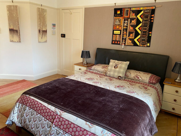 malvern view king bedroom 768x576
