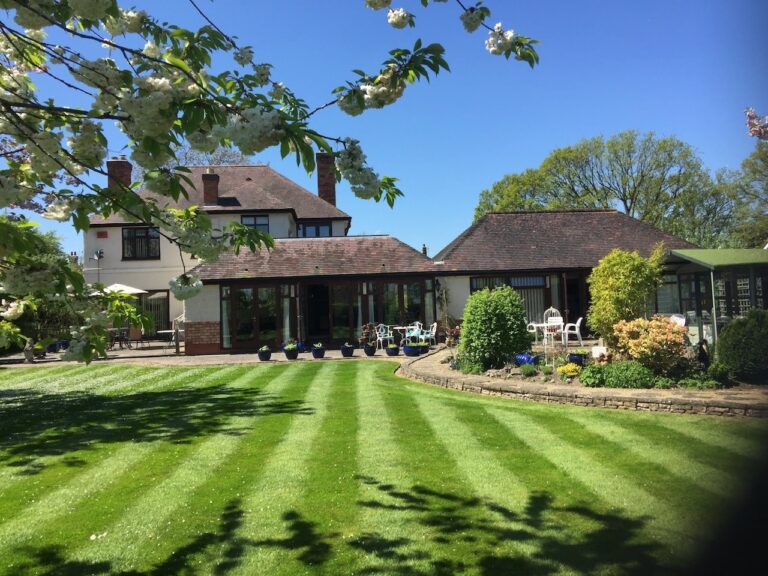 orchard side bed and breakfast garden 768x576