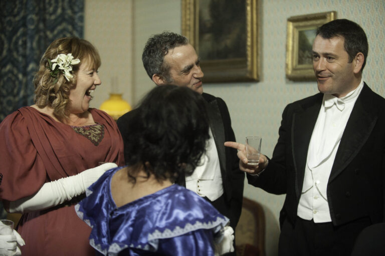 Tudur making people laugh S4C Byw yn Ol y Llyfr Nadolig 768x511