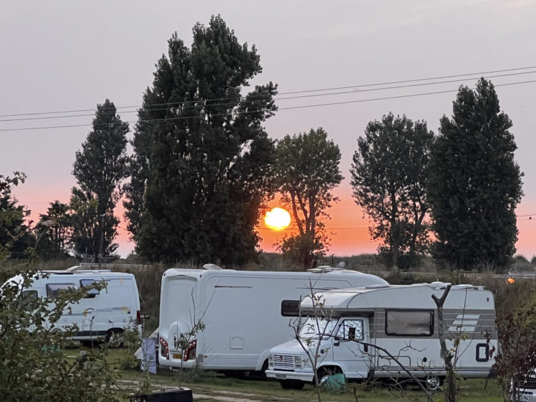 campsite caravan motorhome sunset 768x576