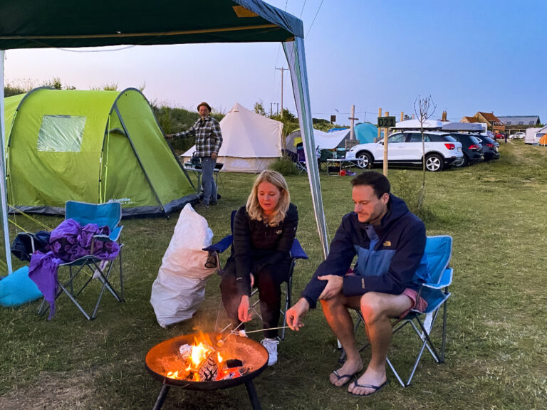 couples campfire marshmallows 768x576