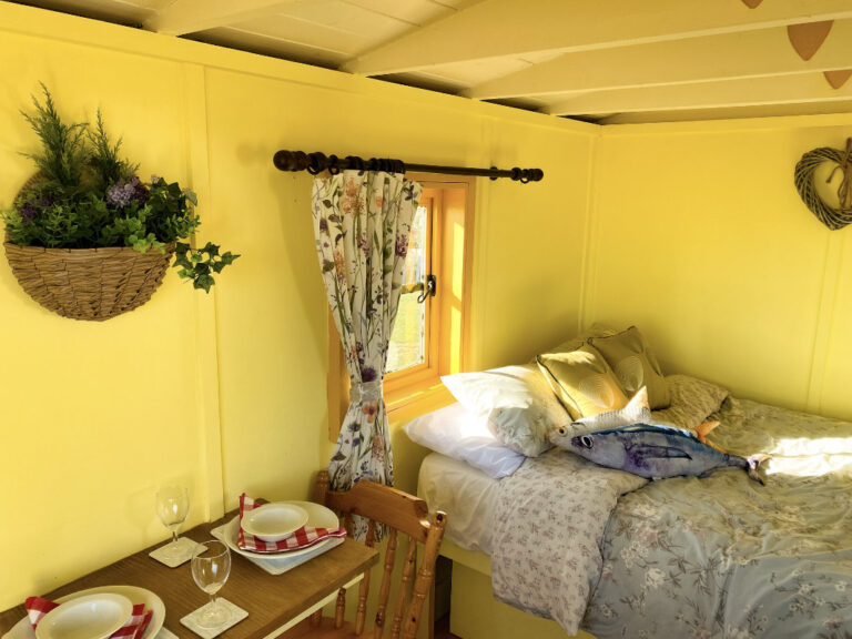 shepherd hut fish bed 768x576
