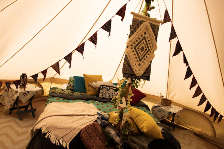 20 glamping tent bed 768x512